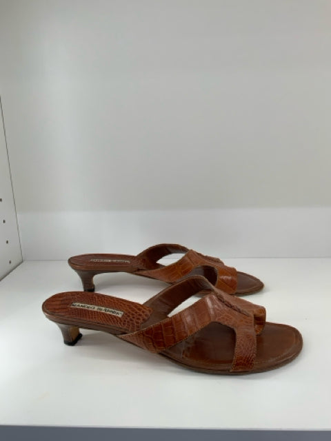 Pre Owned Sz 39 Manolo Blahnik Open-Toe Kitten Heel Shoes featuring a chic crocodile-embossed leather design.