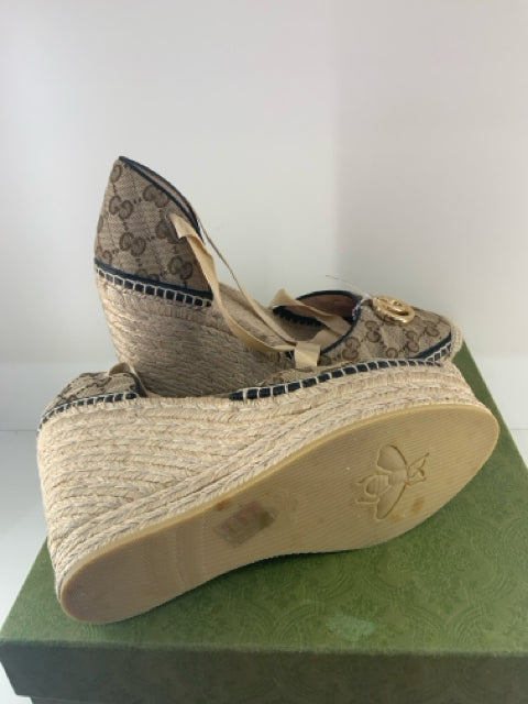 Pre Owned Gucci Sz 39 Tan Canvas Espadrilles Shoe Sandals w/ Box.