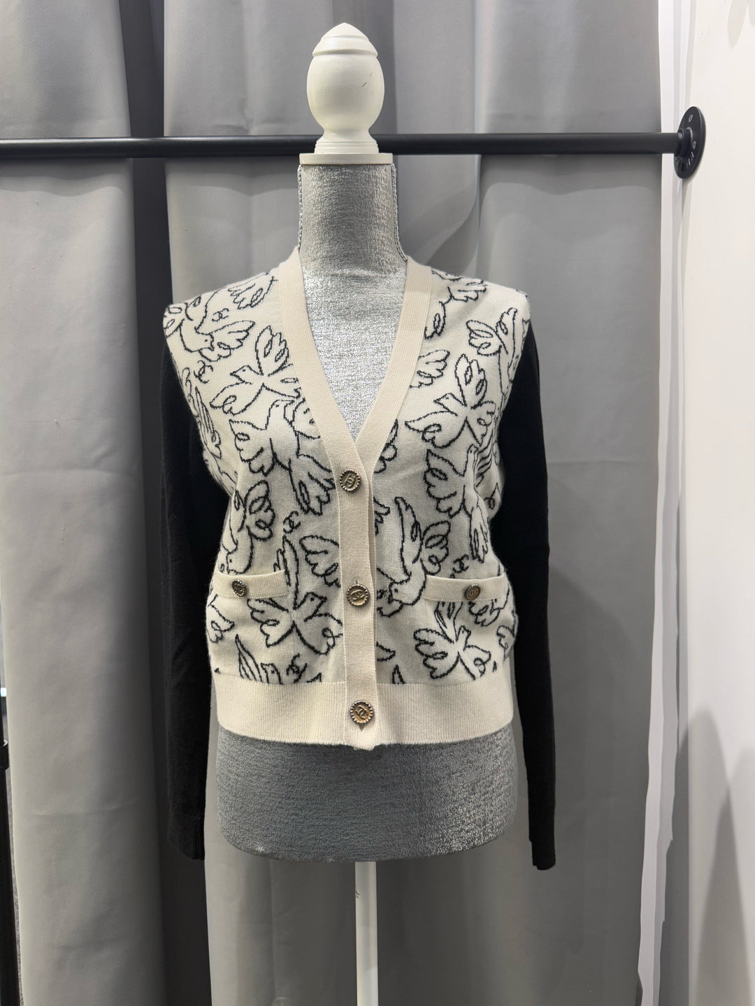 Chanel 22C Dove Print Cashmere Cardigan w/CC Buttons Size 40