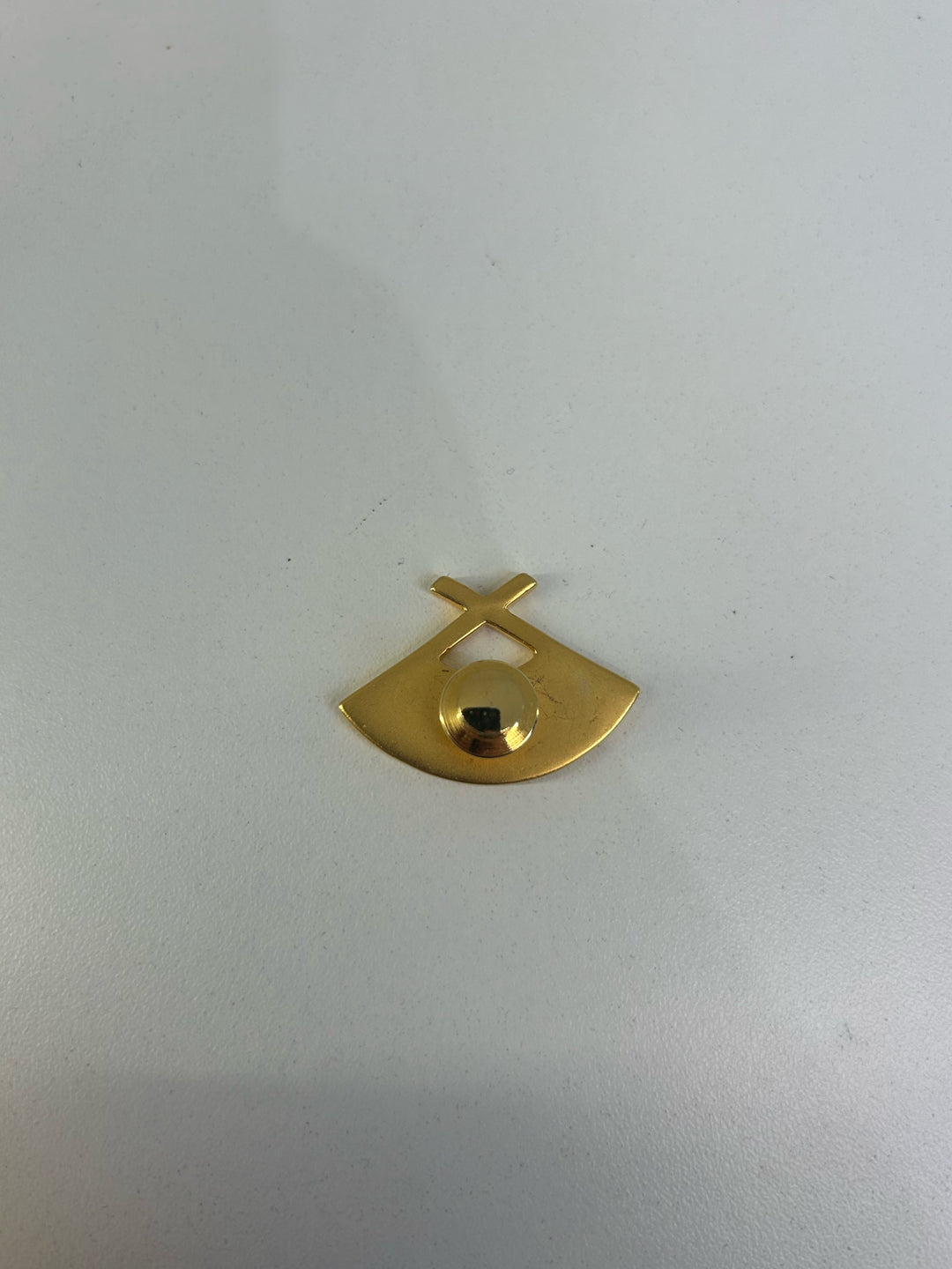Vintage Matte Gold Open Fan Pin Jewelry