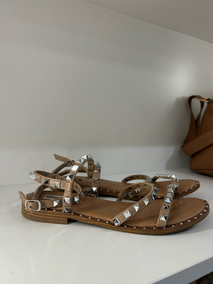 Steve Madden Rockstud Flat Sandals Sz 9