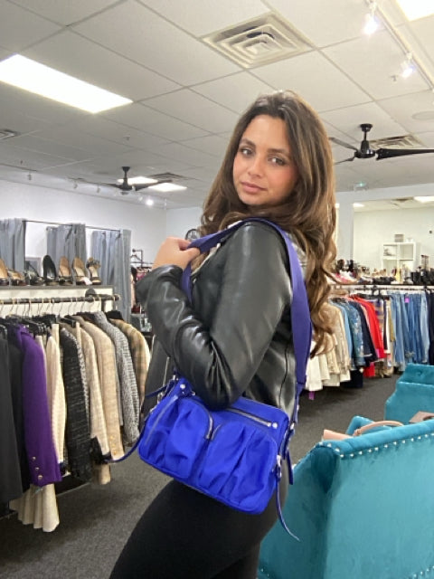 Pre Owned Mz Wallace silver hardware w/pouch  w/dustbag Cross Body Bag.