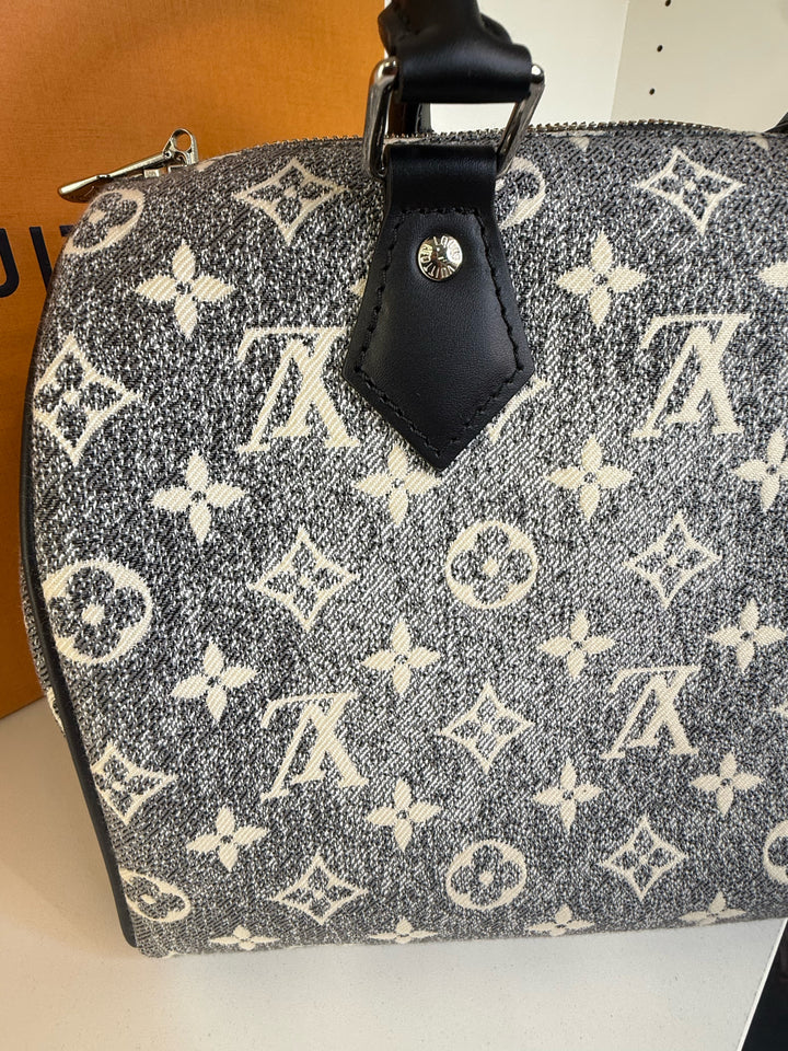 Louis Vuitton Limited Edition Speedy Bandouliere 25 w/ Lock & key (Full Set)