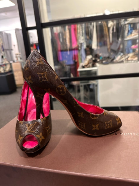 Louis Vuitton Sz 37.5 Designer Shoes