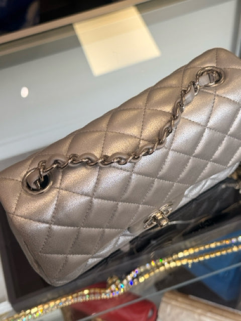 Chanel Silver w/Silver Hardware Quilted Designer HANDBAG