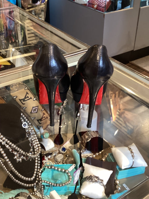 Sz 37.5 Bianca Christian Louboutin Pump Shoe