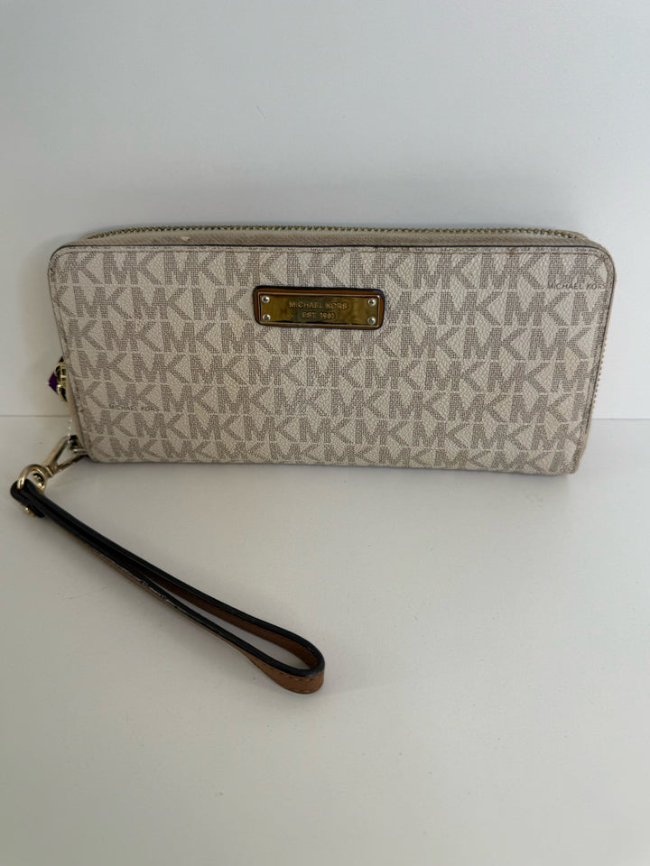 Michael Kors Monogram Zippy Wallet