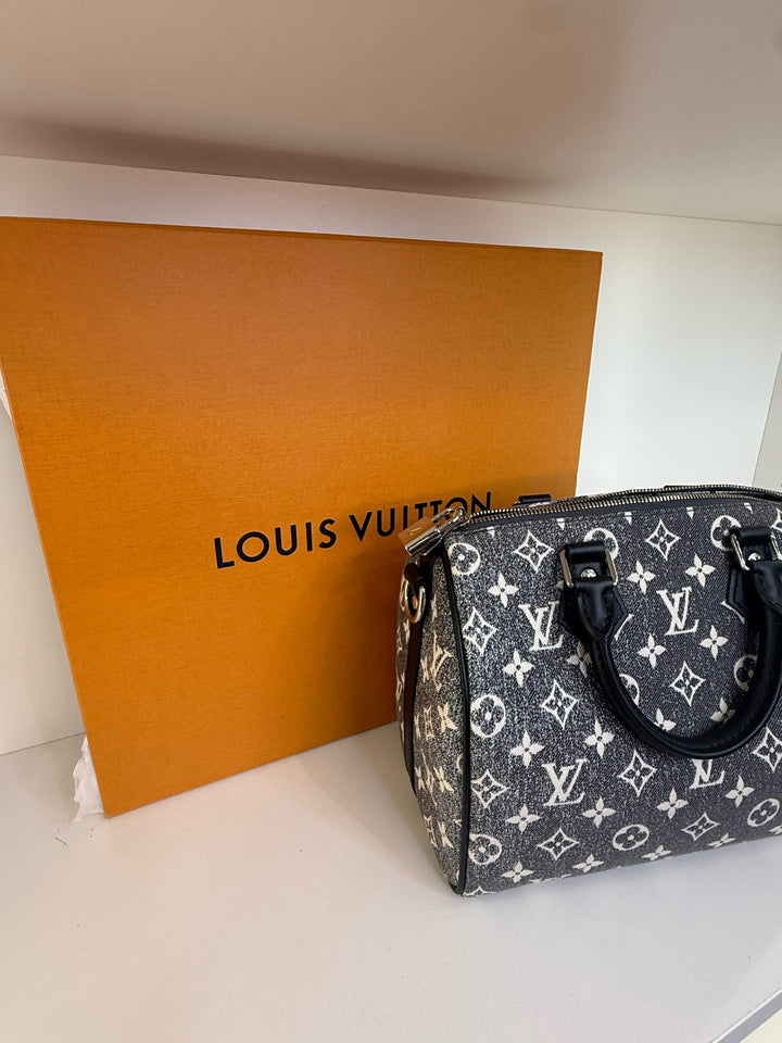 Louis Vuitton Limited Edition Speedy Bandouliere 25 w/ Lock & key (Full Set)