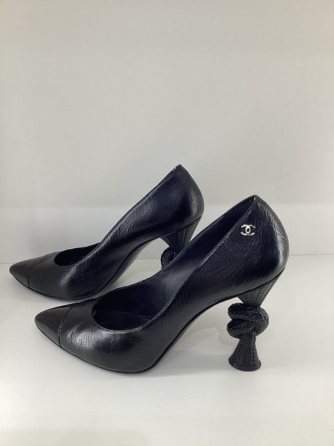 Chanel Sz 40.5 Black Pumps Knotted Heels Shoes