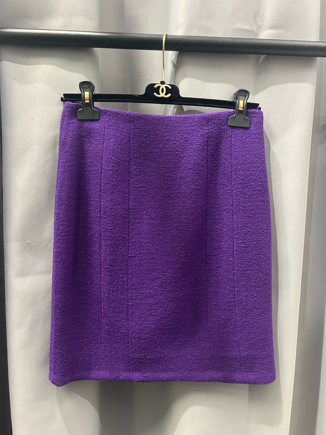 Chanel 2 PIECE SUIT WITH GOLD/PURPLE braque BUTTONs Sz 36