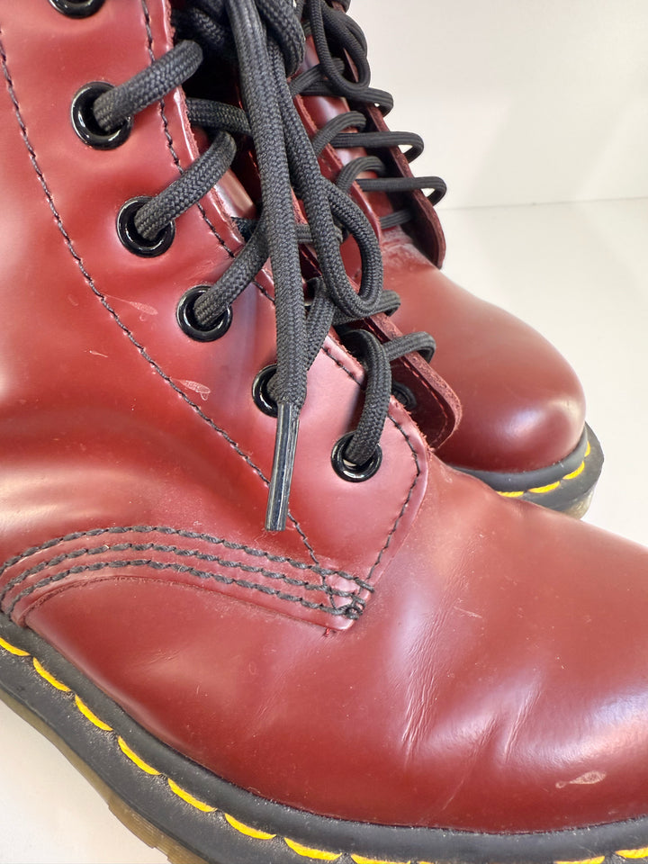 DOC MARTEN Wine Sz 7 Original Lace Up Boots
