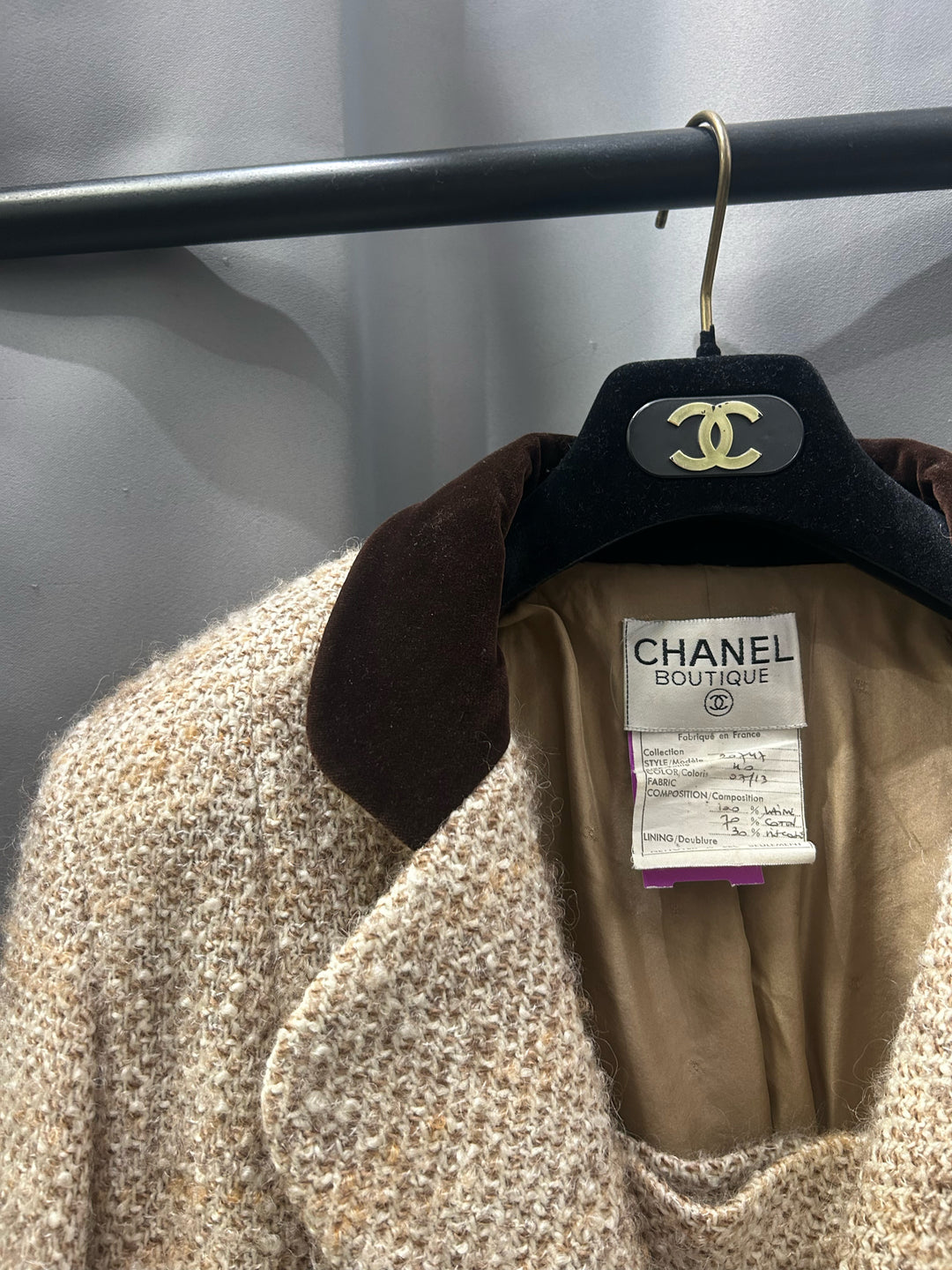 Vintage Chanel Boutique Blazer with Pencil Skirt Size 40/42 - Boucle Tweed, Beige - alternate product view 4
