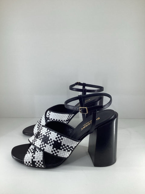 Pre Owned Burberry Sz 9 Woven Leather Castlebar Chunk Heels Designer Shoes