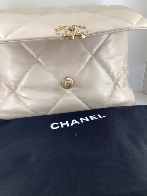 Pre Owned Chanel 19 Medium Flap Bag featuring elegant two-tone hardware and comes with the original dust bag.