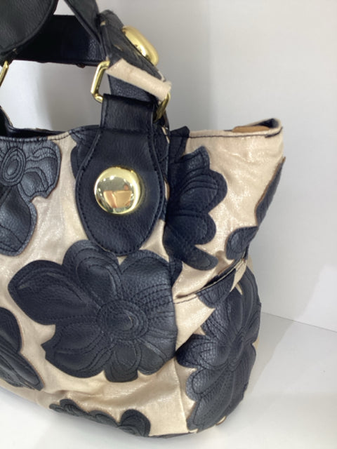 Pre Owned Big Buddha med tote canvas ltr flower cutouts Tote