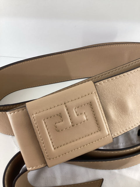 Pre Owned Givenchy Designer leather Belt w dust bag