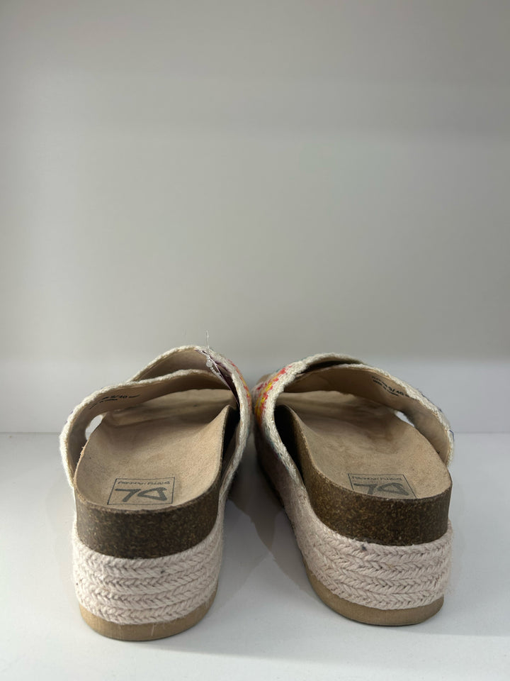 Dirty Laundry Crochet Platform Shoes Sz 9