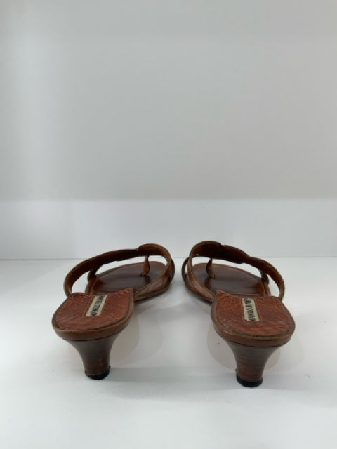 Pre Owned Sz 39 Manolo Blahnik Open-Toe Kitten Heel Shoes featuring a chic crocodile-embossed leather design.