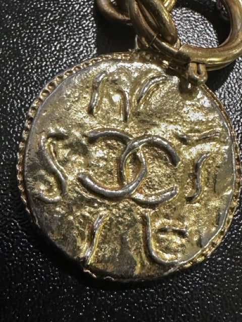 Vintage Chanel Gold plated curb link/coin pendant IN BOX Bracelet