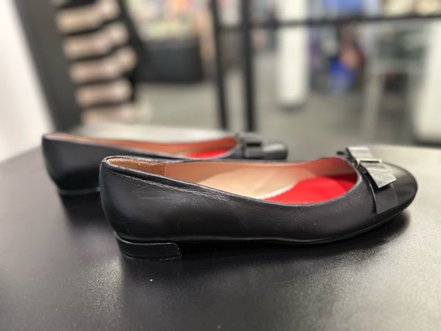 39 Carolina Herrera Black Ballet Flat