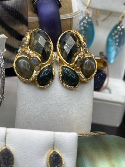 Alexis Bittar clip on style Gold Druzy w  2 natural green/1 facets 