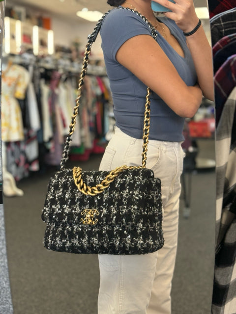 Chanel 19 Flap Tweed Handbag Top Handle / Shoulder Crossbody Strap

Two Tone Matted Silver and gold toned hardware

Black shoulder strap