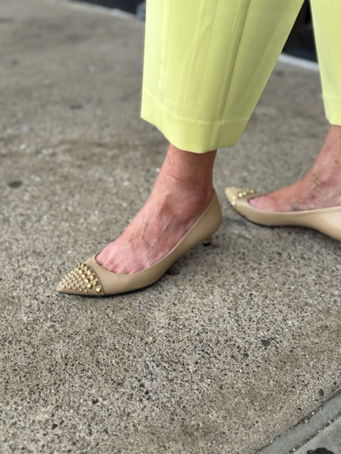 Gucci Sz 36 Pumps Nude Kitten Heel
Gold rockstud toe kitten heel