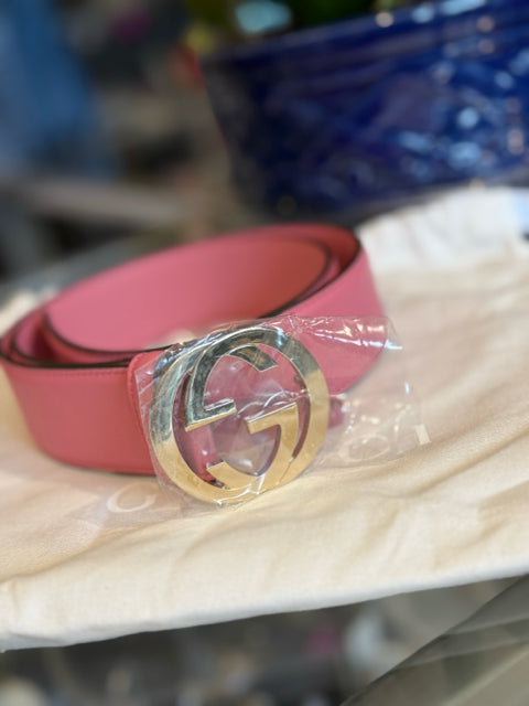 New Gucci Pink Leather Belt w GG Buckle 

Silver Hardware

Sz 80