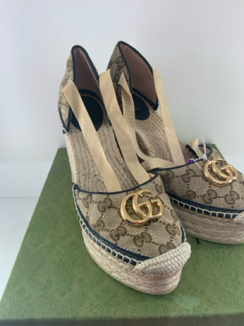 Pre Owned Gucci Sz 39 Tan Canvas Espadrilles Shoe Sandals Woven Wedge w/ Box.