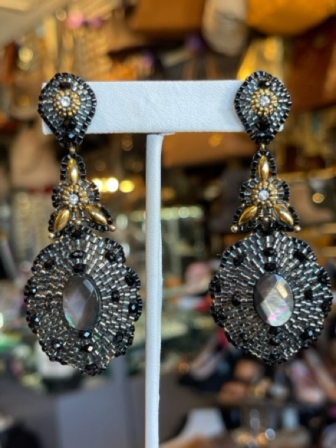 Miguel Ases Earrings Beaded
Beautiful Beaded Drop Earring Black w Gold Accent  & Lg Center Stone