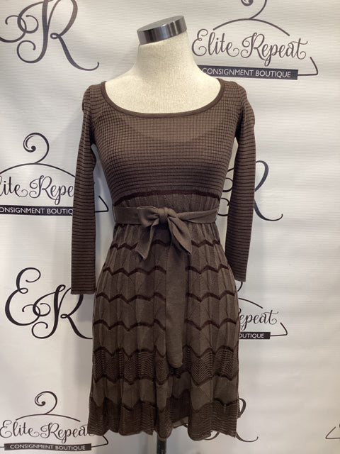 Brown Missoni Long Sleeve Knit Dress

Tie Belt Chevron Skirting Great w a Denim Jacket 