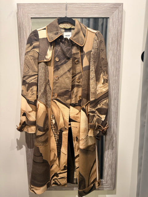 Moschino Suit 2 Piece Set

Double breasted jacket and pant sold as a set.

Wool Blend

Luxury Print