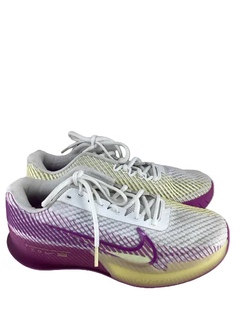 Nike Vapor Sneaker 8.5 White and purple running shoe