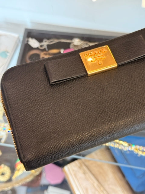 Prada Zippy Saffiano Leather Bow w/gold Wallet