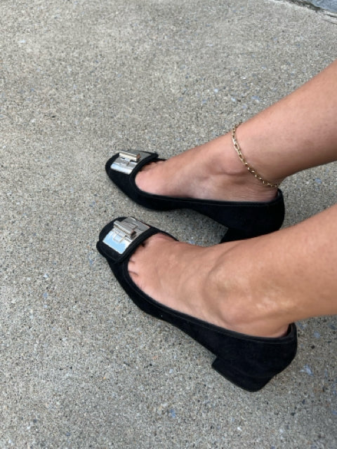Prada Pumps Shoes Sz 37 
Suede Silver Buckle Chunky Heel

Low heel closed toe silver turnlock buckle 