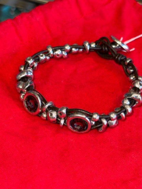 Uno De 50 silver plated w leather & Swarovski crystal beads 7"

Silver Plated 