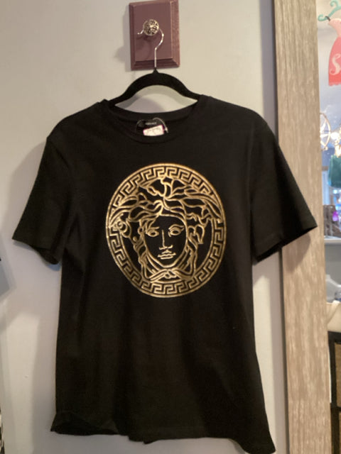 Versace Sz 44 T-Shirt Black

SS black T shirt 

Gold foil logo