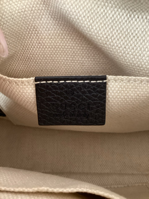 Pre Owned Gucci Black Pebbled Leather Soho Disco Crossbody Designer Bag