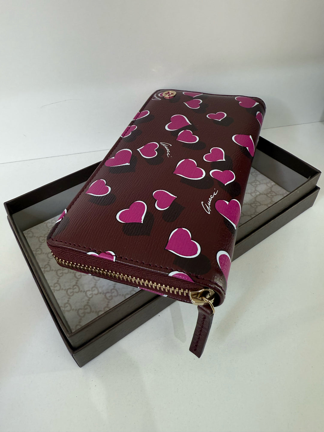 NIB Gucci Zipper w/ Pink Hearts Wallet