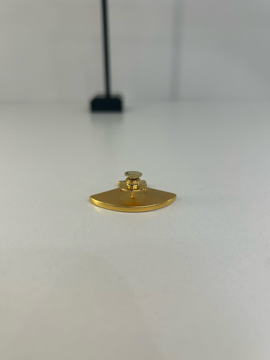 Vintage Matte Gold Open Fan Pin Jewelry