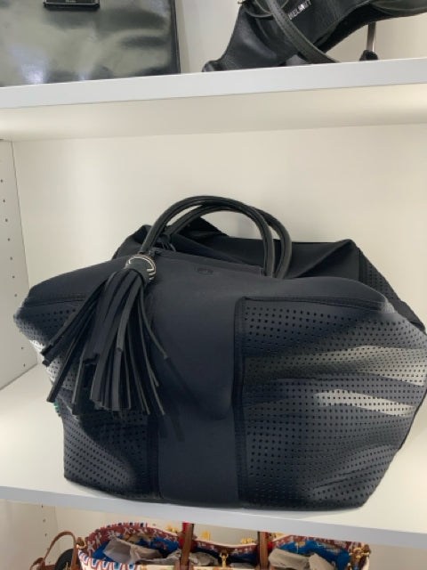 Pre Owned Tory Burch Spirit Chevron sport bag/wristlet Tote Bag.