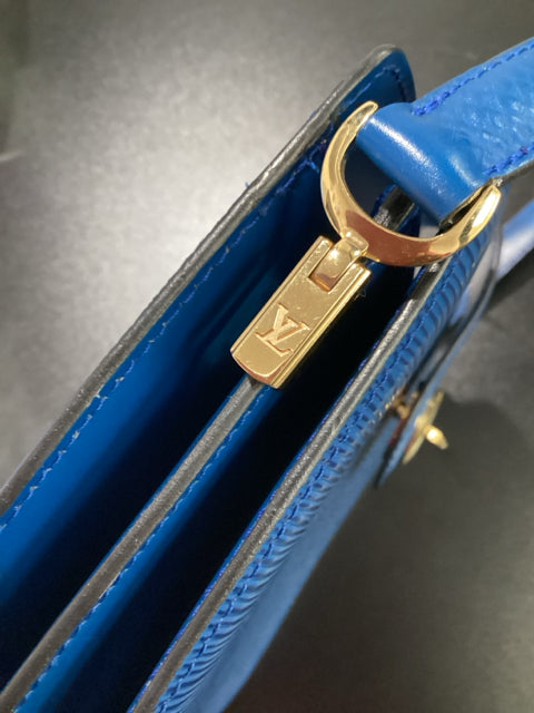 Louis Vuitton LV Leather  Blue Cross Body w/ Fold Circle Front Clasp Designer