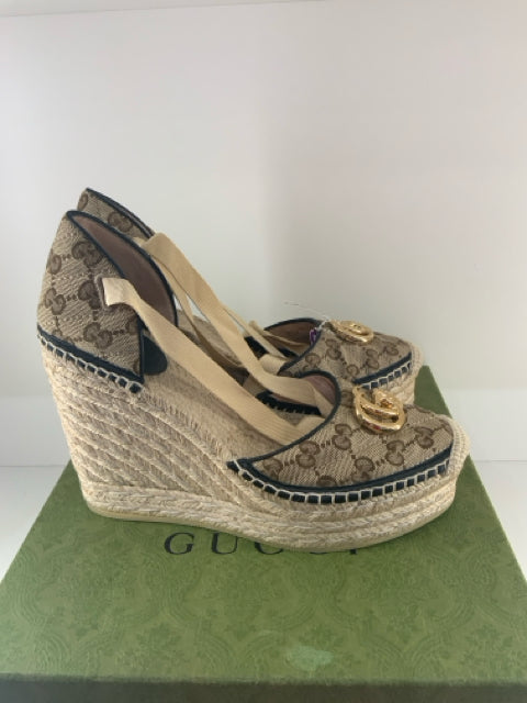 Pre Owned Gucci Sz 39 Tan Canvas Espadrilles Shoe Sandals w/ Box.
