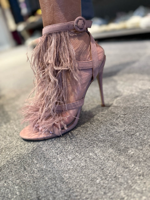 Steve Madden Feather Shoe Sz 9.5 Ankle Strap
