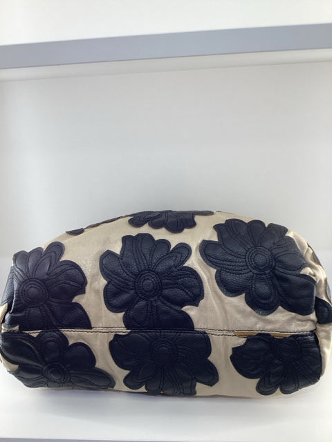 Pre Owned Big Buddha med tote canvas ltr flower cutouts Tote