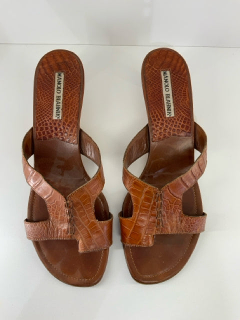 Pre Owned Sz 39 Manolo Blahnik Open-Toe Kitten Heel Shoes featuring a chic crocodile-embossed leather design.