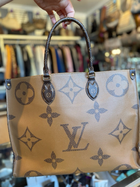 Louis Vuitton Designer On The Go GM Reverse Giant Tote Bag