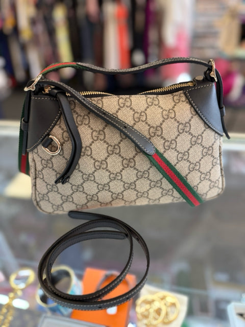 Pre Owned Gucci Coated Canvas Emblem Small Shoulder Crossbody Strap Designer Bag