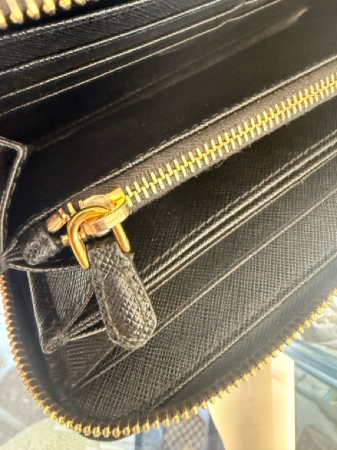 Prada Zippy Saffiano Leather Bow w/gold Wallet