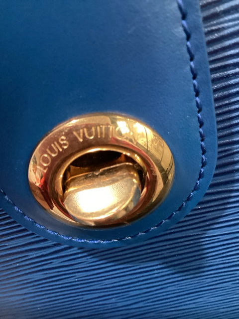 Louis Vuitton LV Leather  Blue Cross Body w/ Fold Circle Front Clasp Designer